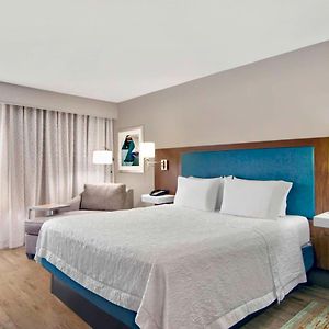 Zimmer mit Kingsize-Bett
